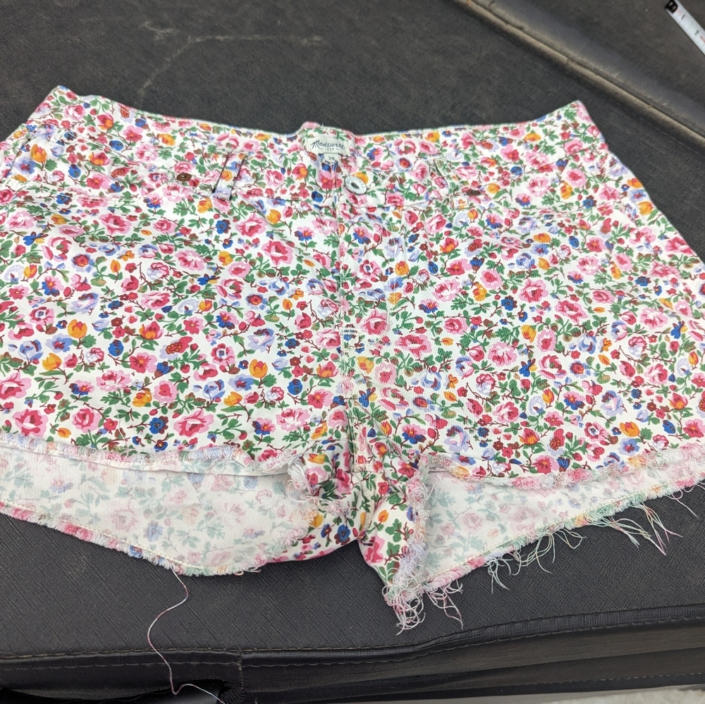 𝅺Madewell Floral Print Denim Shorts